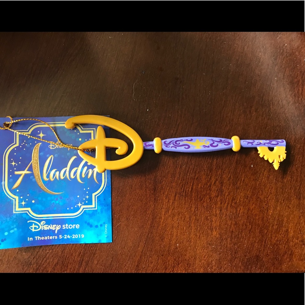NEW Disney Aladdin Key (Limited Edition)